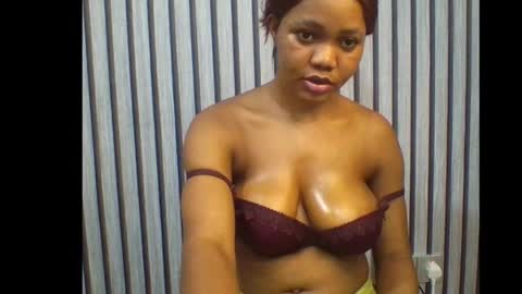 Snapshot of sexyeye368293 chatting on 10-08-25, 12:41 sexyeye368293 online show from 10-08-25, 12:41