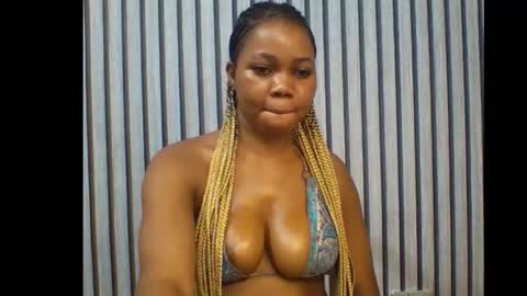 Snapshot of sexyeye368293 chatting on 10-29-25, 12:24 sexyeye368293 online show from 10-29-25, 12:24