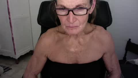 Snapshot of sexyfit58 chatting on 12-19-24, 12:34 SexyFit58 online show from 12-19-24, 12:34