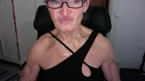 Snapshot of sexyfit58 chatting on 01-22-25, 12:16 SexyFit58 online show from 01-22-25, 12:16