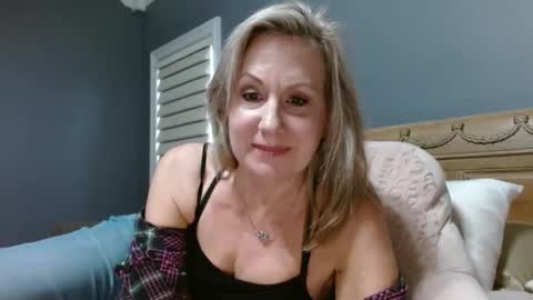 Snapshot of sexyfloridamilf chatting on 12-25-24, 02:34 LisaisLuscious online show from 12-25-24, 02:34