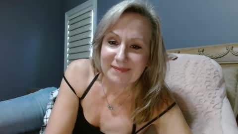Snapshot of sexyfloridamilf chatting on 12-26-24, 09:26 LisaisLuscious online show from 12-26-24, 09:26