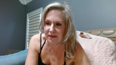Snapshot of sexyfloridamilf chatting on 12-31-24, 09:17 LisaisLuscious online show from 12-31-24, 09:17