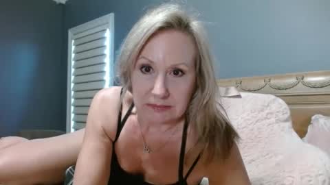 Snapshot of sexyfloridamilf chatting on 01-14-25, 09:20 LisaisLuscious online show from 01-14-25, 09:20