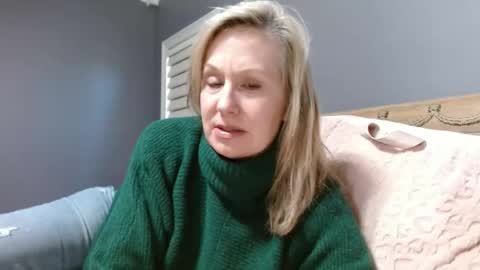 Snapshot of sexyfloridamilf chatting on 01-23-25, 09:29 LisaisLuscious online show from 01-23-25, 09:29