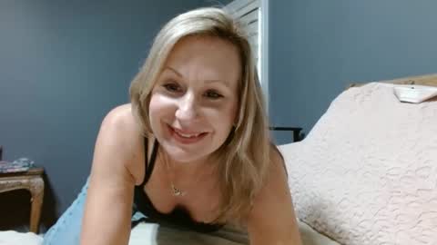 Snapshot of sexyfloridamilf chatting on 02-11-25, 09:35 LisaisLuscious online show from 02-11-25, 09:35