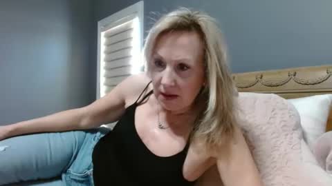 Snapshot of sexyfloridamilf chatting on 02-25-25, 02:22 LisaisLuscious online show from 02-25-25, 02:22