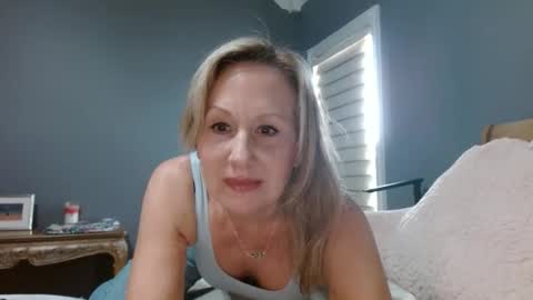 Snapshot of sexyfloridamilf chatting on 03-10-25, 02:26 LisaisLuscious online show from 03-10-25, 02:26