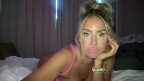 Snapshot of sexygoodvibebabe69 chatting on 12-02-24, 02:08 Ashley Love online show from 12-02-24, 02:08