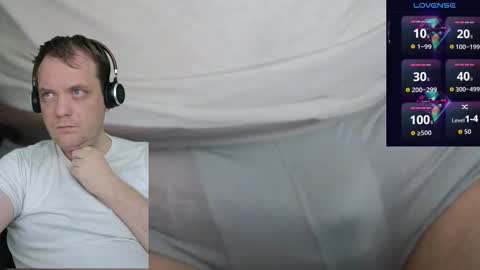 Snapshot of sexyhotboy87 chatting on 09-16-25, 02:45 Henry online show from 09-16-25, 02:45