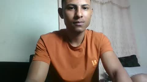 Snapshot of sexyleon69 chatting on 02-08-25, 12:17 Sexy leon online show from 02-08-25, 12:17