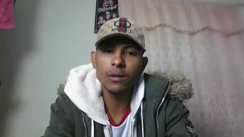 Snapshot of sexyleon69 chatting on 02-19-25, 12:33 Sexy leon online show from 02-19-25, 12:33