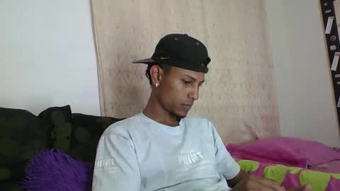 Snapshot of sexyleon69 chatting on 10-20-25, 05:35 Sexy leon online show from 10-20-25, 05:35