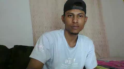 Snapshot of sexyleon69 chatting on 10-21-25, 06:58 Sexy leon online show from 10-21-25, 06:58