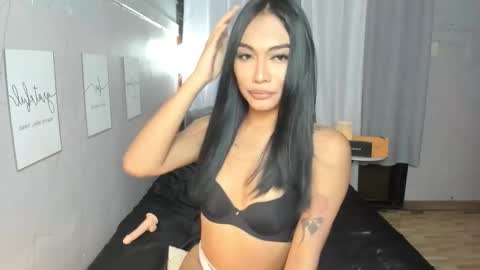 Snapshot of sexylovesappira chatting on 10-26-25, 05:13 maxine online show from 10-26-25, 05:13