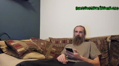 Snapshot of sexymountainman420 chatting on 12-15-24, 01:24 Sexymountainman420 online show from 12-15-24, 01:24