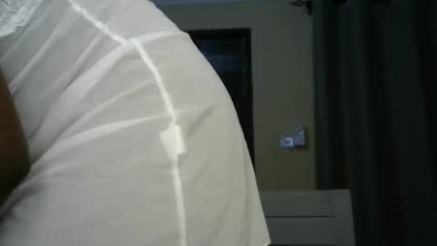 Snapshot of sexypetite_lee chatting on 12-11-24, 12:34 Lee online show from 12-11-24, 12:34