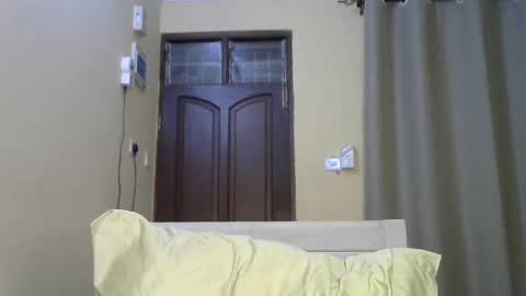 Snapshot of sexypetite_lee chatting on 12-13-24, 06:10 Lee online show from 12-13-24, 06:10