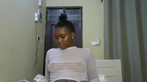 Snapshot of sexypetite_lee chatting on 12-28-24, 07:33 Lee online show from 12-28-24, 07:33