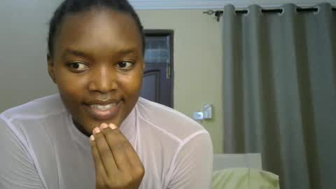 Snapshot of sexypetite_lee chatting on 12-28-24, 12:24 Lee online show from 12-28-24, 12:24