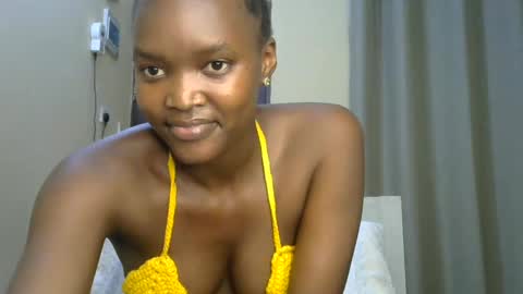 Snapshot of sexypetite_lee chatting on 12-30-24, 12:09 Lee online show from 12-30-24, 12:09