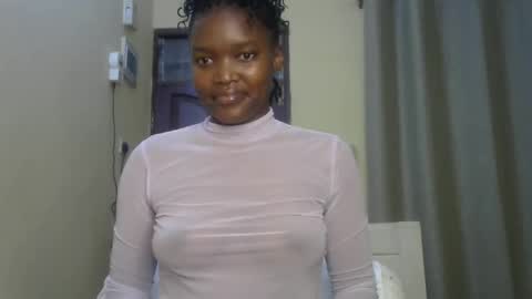 Snapshot of sexypetite_lee chatting on 01-05-25, 11:15 Lee online show from 01-05-25, 11:15