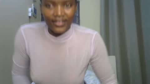 Snapshot of sexypetite_lee chatting on 01-05-25, 06:56 Lee online show from 01-05-25, 06:56