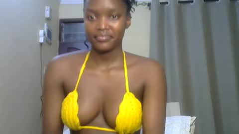 Snapshot of sexypetite_lee chatting on 01-07-25, 07:06 Lee online show from 01-07-25, 07:06