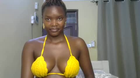 Snapshot of sexypetite_lee chatting on 02-05-25, 05:20 Lee online show from 02-05-25, 05:20