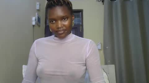 Snapshot of sexypetite_lee chatting on 02-12-25, 12:01 Lee online show from 02-12-25, 12:01