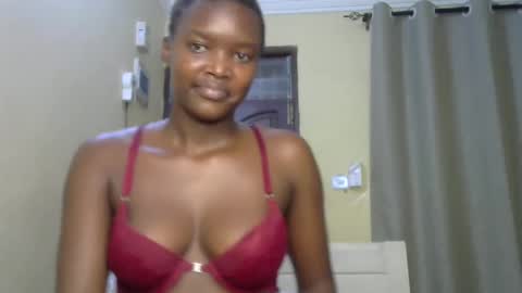 Snapshot of sexypetite_lee chatting on 02-16-25, 01:27 Lee online show from 02-16-25, 01:27