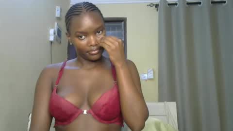 Snapshot of sexypetite_lee chatting on 03-11-25, 12:17 Lee online show from 03-11-25, 12:17