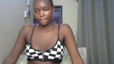 Snapshot of sexypetite_lee chatting on 03-12-25, 04:51 Lee online show from 03-12-25, 04:51