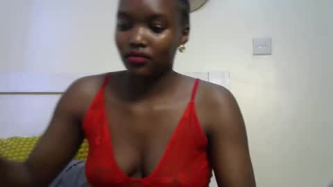 Snapshot of sexypetite_lee chatting on 09-13-25, 11:32 Lee online show from 09-13-25, 11:32