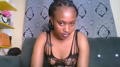 Snapshot of sexyriri22 chatting on 12-14-25, 11:48 sexyriri22 online show from 12-14-25, 11:48