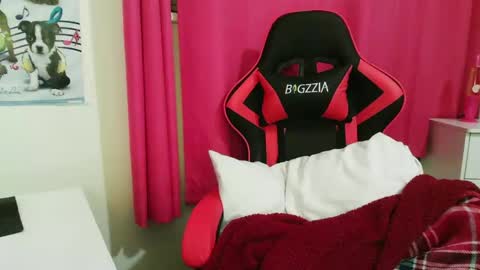 Snapshot of sexysmiley109 chatting on 12-21-25, 04:19 sexysmiley109 online show from 12-21-25, 04:19