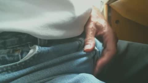 Snapshot of sflgentlman chatting on 05-12-26, 08:50 Bruce online show from 05-12-26, 08:50