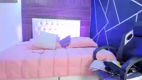 Liz online show from 03-12-26, 08:37