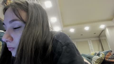 Snapshot of shadow_raffi chatting on 12-17-24, 01:29 shadow_raffi online show from 12-17-24, 01:29