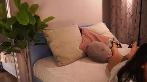 Lily  online show from 12-20-25, 04:36