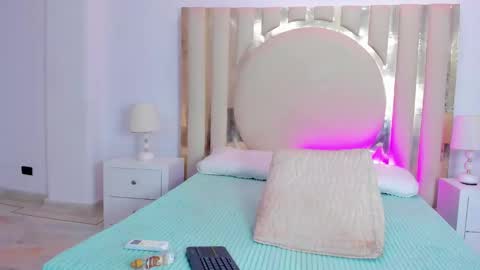 Snapshot of shainabonne chatting on 01-25-25, 11:11 Shaina online show from 01-25-25, 11:11