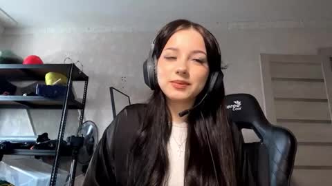 Viola online show from 10-19-25, 06:25