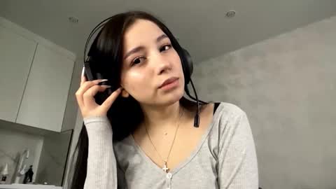 Viola online show from 11-29-25, 07:22