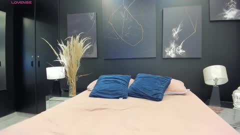 Shanell Moore online show from 09-28-25, 01:05