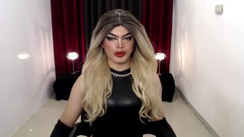 Snapshot of shanex01 chatting on 12-15-24, 05:53 Shane X online show from 12-15-24, 05:53