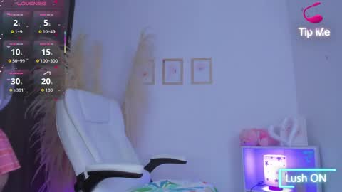 Snapshot of shannel_moss__ chatting on 10-05-25, 11:13   online show from 10-05-25, 11:13