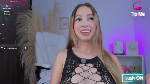 Snapshot of shannel_moss__ chatting on 10-16-25, 11:50   online show from 10-16-25, 11:50