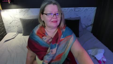 Snapshot of shannonshine chatting on 12-13-24, 03:54 Shannon online show from 12-13-24, 03:54