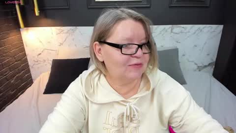 Snapshot of shannonshine chatting on 03-06-25, 05:14 Shannon online show from 03-06-25, 05:14