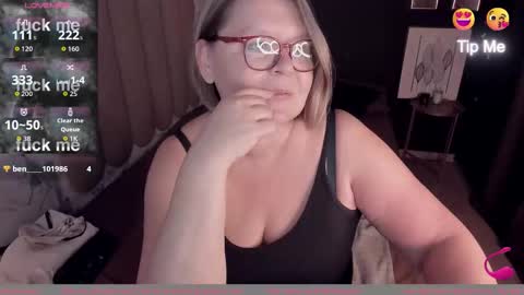 Snapshot of shannonshine chatting on 09-18-25, 01:24 Shannon online show from 09-18-25, 01:24